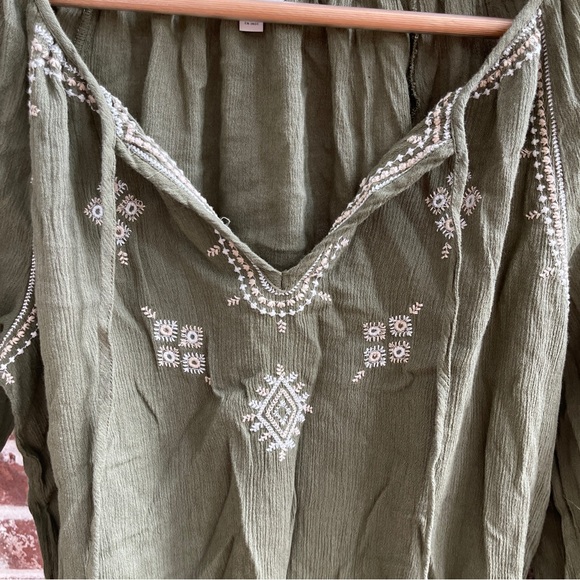 Lucky Brand Embroidered Olive Green Peasant Top size S New - Picture 2 of 4
